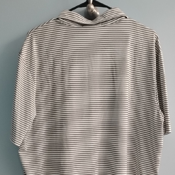Ralph Lauren Men's Polo in Gray and White Stripes - Picture 5 of 6